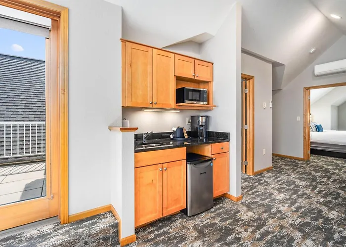 Beacon Pointe On Lake Superior